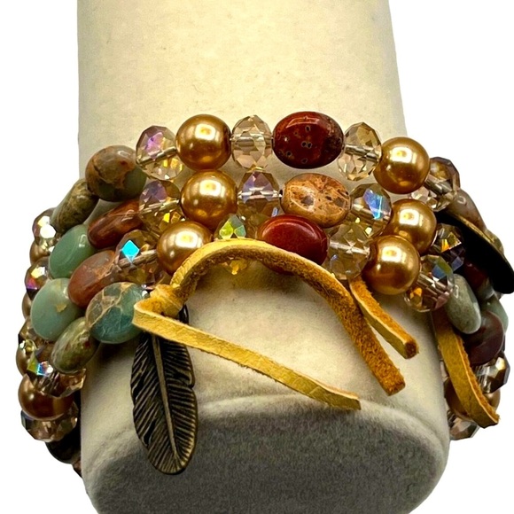 Green Onyx Bead Bracelet With Feather & Cross Charms - Picture 5 of 8